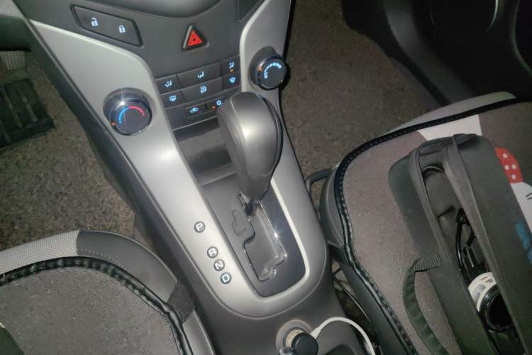 Used Chevrolet Cruze 2013 1.8L SE WTCC Edition AT Gear Lever