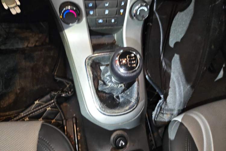 Used Chevrolet Cruze 2013 1.6L SL Grand Edition Manual Transmission Gear Lever