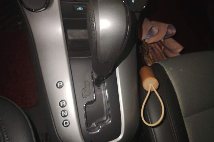Used Chevrolet Cruze 2013 1.6L SE AT Gear Lever