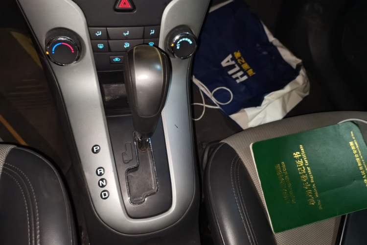 Used Chevrolet Cruze 2013 1.8L SE AT Gear Lever