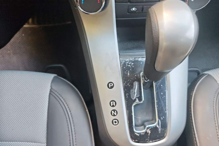 Used Chevrolet Cruze 2013 1.8L SE AT Gear Lever