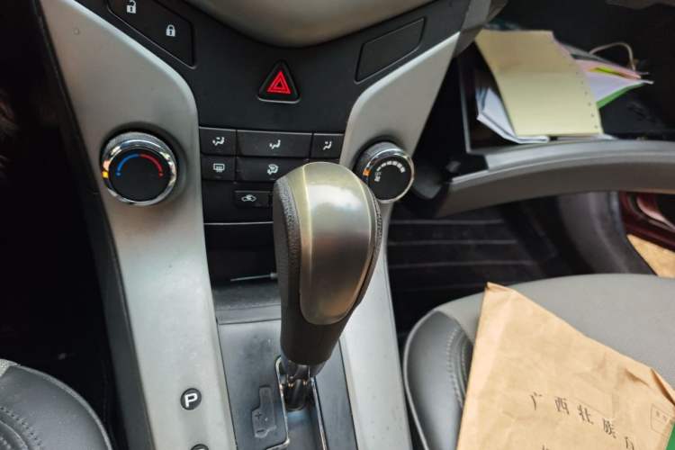 Used Chevrolet Cruze 2013 1.8L SE AT Gear Lever