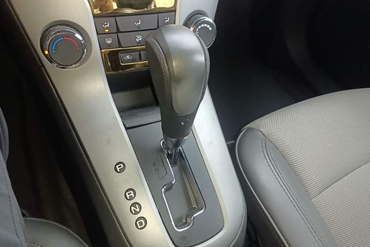 Used Chevrolet Cruze 2013 1.6L SL Grand Edition Automatic Gear Lever