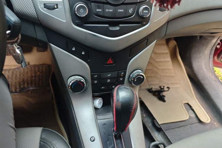 Used Chevrolet Cruze 2013 1.8L SE AT Gear Lever