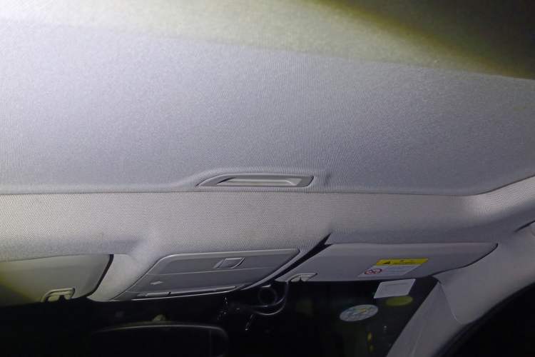 Used Chevrolet Cruze 2013 Hatchback 1.6L Automatic Luxury Model Headliner