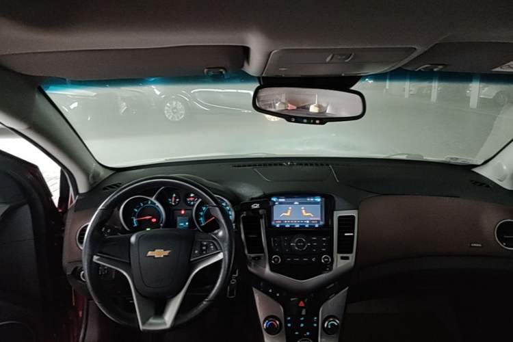 Used Chevrolet Cruze 2013 Hatchback 1.6L Manual Luxury Model Headliner