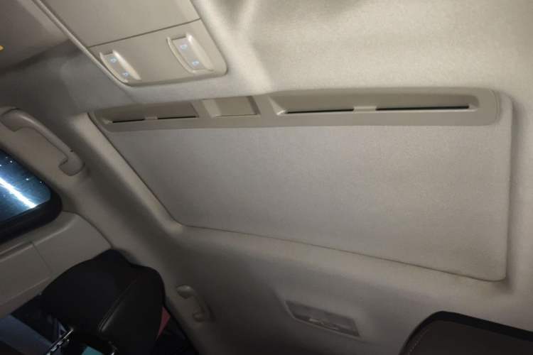Used Chevrolet Cruze 2013 Hatchback 1.6L Automatic Luxury Model Headliner