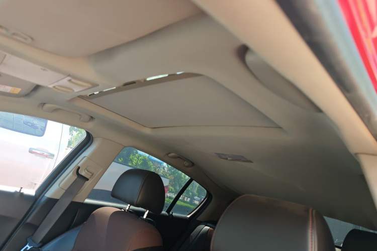Used Chevrolet Cruze 2013 Hatchback 1.6L Automatic Luxury Model Headliner