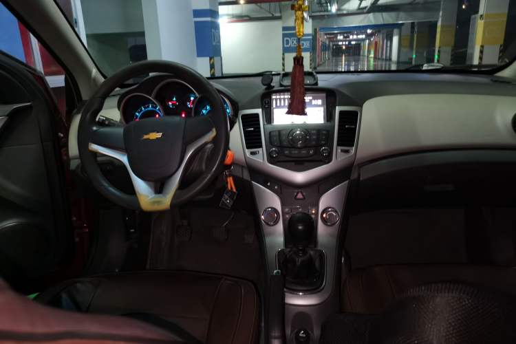 Used Chevrolet Cruze 2013 1.6L SL Sunroof Edition MT Headliner