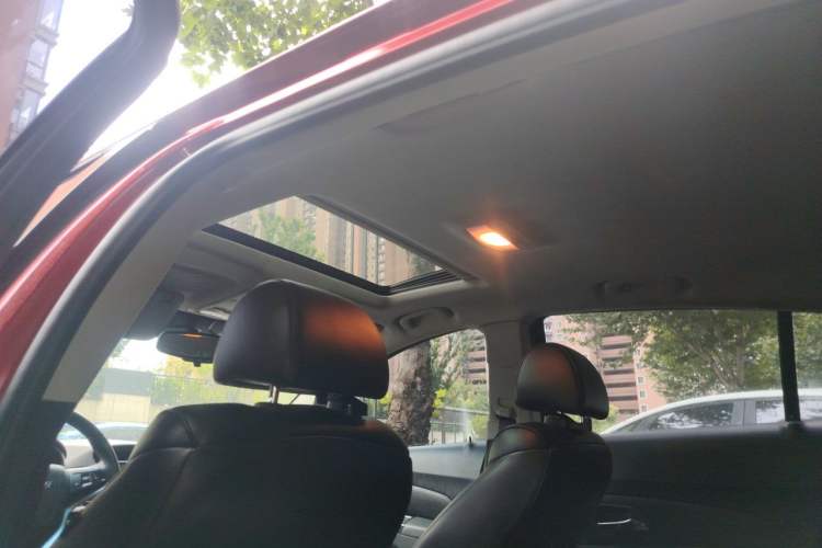 Used Chevrolet Cruze 2013 Hatchback 1.6L Manual Luxury Model Headliner