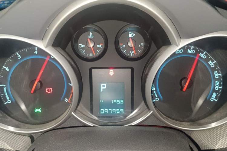 Used Chevrolet Cruze 2013 1.8L SE AT Instrument Cluster