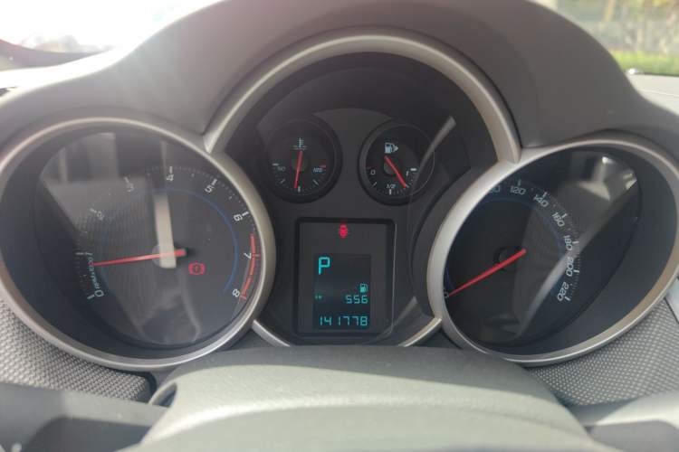 Used Chevrolet Cruze 2013 1.8L SE AT Instrument Cluster