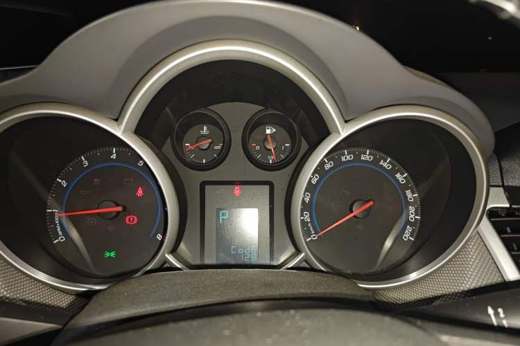Used Chevrolet Cruze 2013 1.8L SE AT Instrument Cluster
