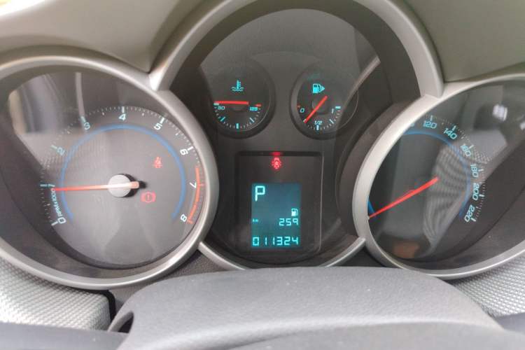 Used Chevrolet Cruze 2013 1.8L SE AT Instrument Cluster