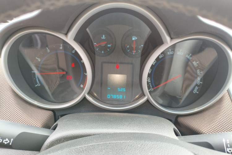 Used Chevrolet Cruze 2013 Hatchback 1.6L Manual Luxury Model Instrument Cluster