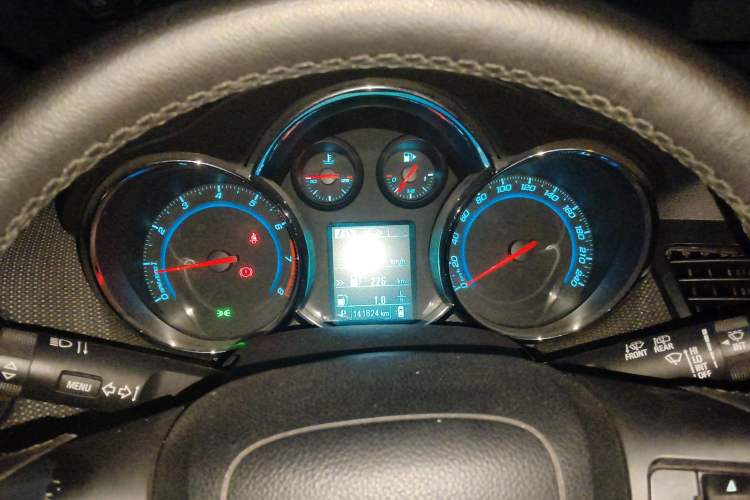 Used Chevrolet Cruze 2013 Hatchback 1.6T Automatic Flagship Model Instrument Cluster