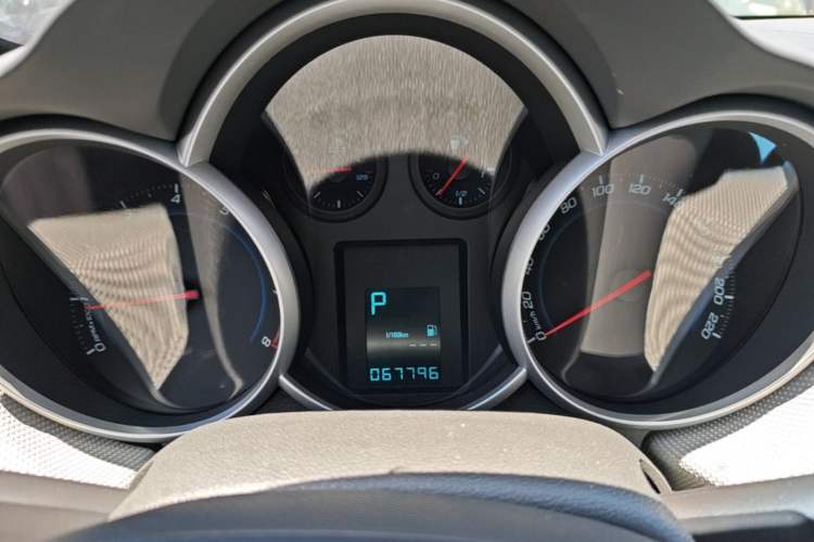 Used Chevrolet Cruze 2013 1.8L SE AT Instrument Cluster