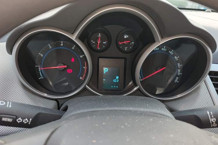 Used Chevrolet Cruze 2013 1.8L SE AT Instrument Cluster