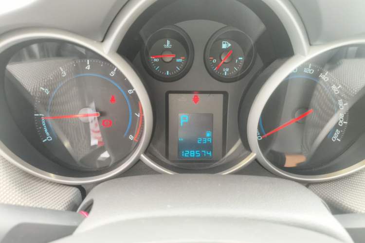 Used Chevrolet Cruze 2013 1.6L SE AT Instrument Cluster