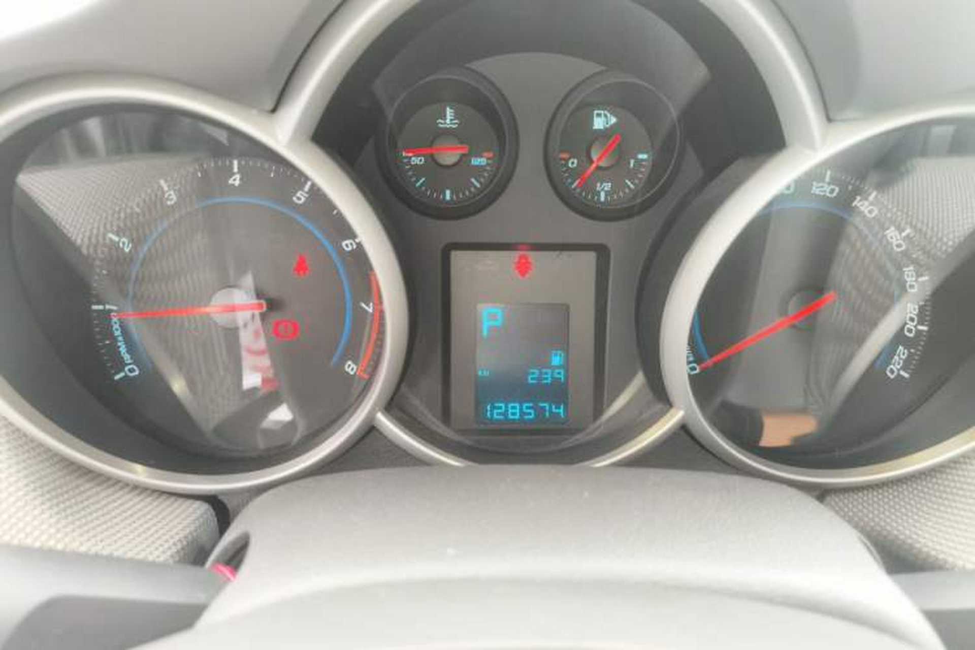 Used Chevrolet Cruze 2013 1.6L SE AT Instrument Cluster