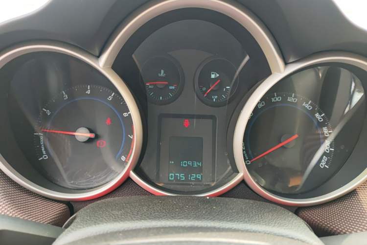 Used Chevrolet Cruze 2013 Hatchback 1.6L Manual Luxury Model Instrument Cluster