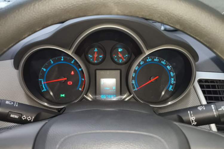 Used Chevrolet Cruze 2013 1.8L SE AT Instrument Cluster