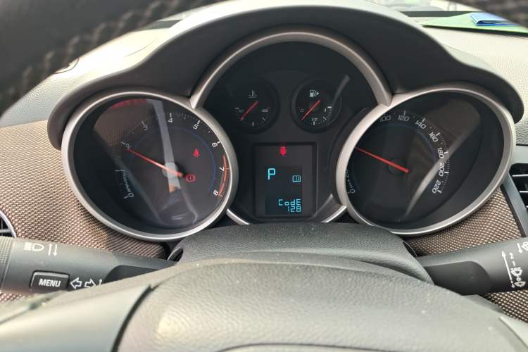 Used Chevrolet Cruze 2013 Hatchback 1.6L Automatic Luxury Model Instrument Cluster