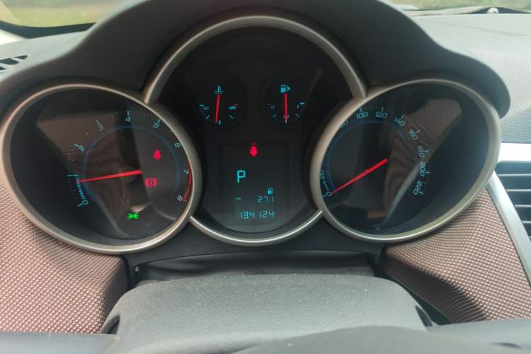 Used Chevrolet Cruze 2013 Hatchback 1.6L Automatic Luxury Model Instrument Cluster