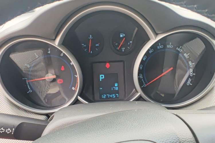 Used Chevrolet Cruze 2013 1.8L SE AT Instrument Cluster
