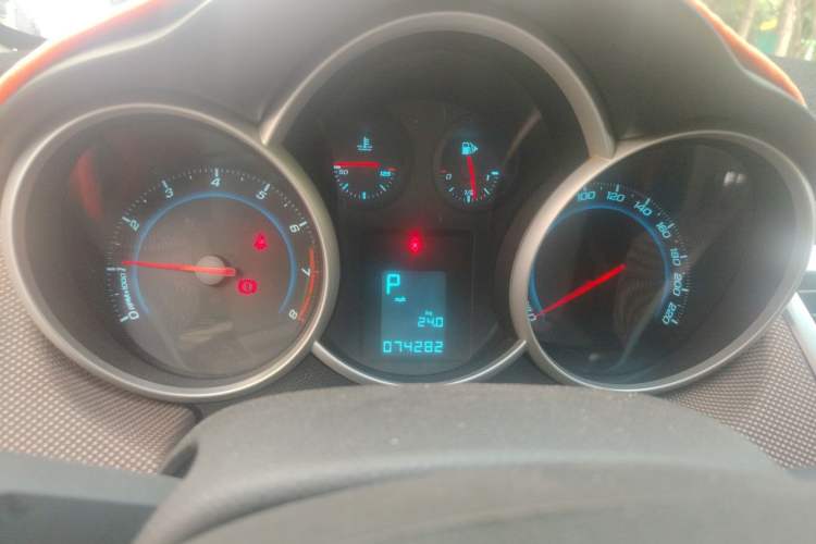 Used Chevrolet Cruze 2013 Hatchback 1.6L Automatic Luxury Model Instrument Cluster