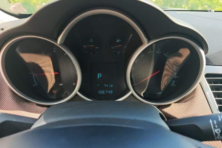 Used Chevrolet Cruze 2013 Hatchback 1.6L Automatic Luxury Model Instrument Cluster