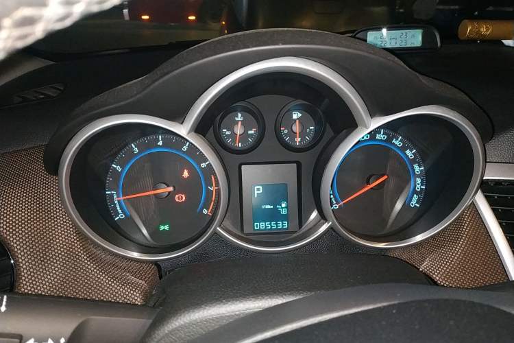 Used Chevrolet Cruze 2013 Hatchback 1.6L Automatic Luxury Model Instrument Cluster