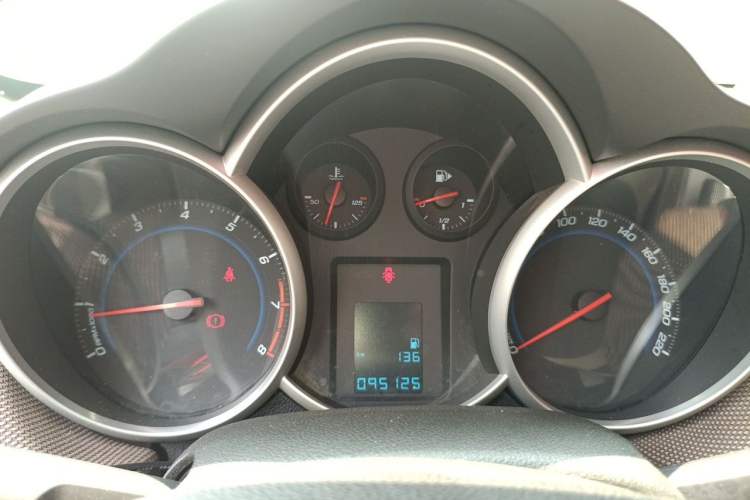 Used Chevrolet Cruze 2013 Hatchback 1.6L Manual Luxury Model Instrument Cluster