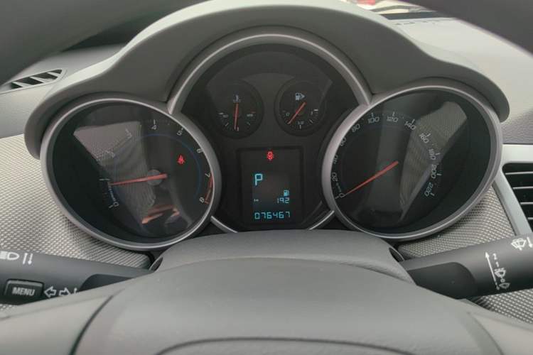 Used Chevrolet Cruze 2013 1.8L SE AT Instrument Cluster