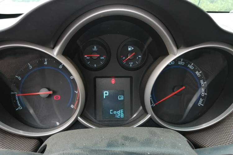 Used Chevrolet Cruze 2013 Hatchback 1.6L Automatic Luxury Model Instrument Cluster