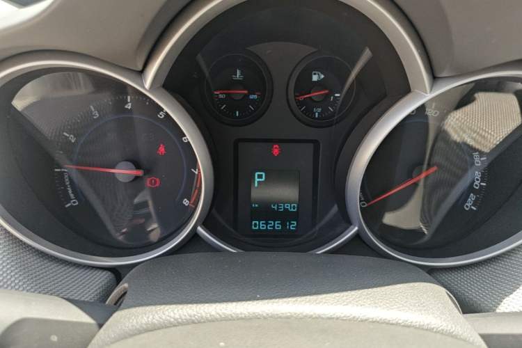 Used Chevrolet Cruze 2013 1.8L SE AT Instrument Cluster
