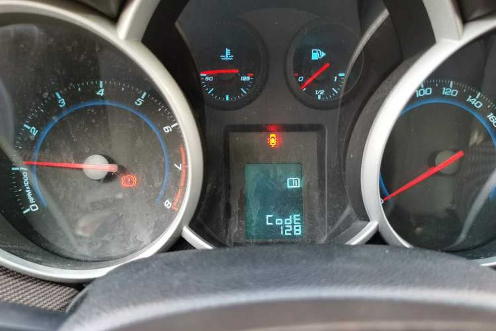 Used Chevrolet Cruze 2013 Hatchback 1.6L Manual Luxury Model Instrument Cluster