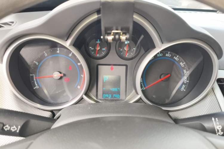 Used Chevrolet Cruze 2013 1.8L SE AT Instrument Cluster