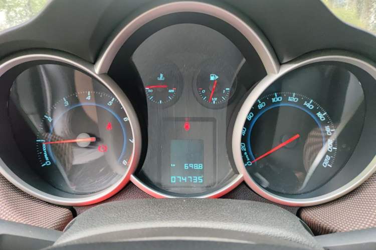Used Chevrolet Cruze 2013 Hatchback 1.6L Manual Luxury Model Instrument Cluster