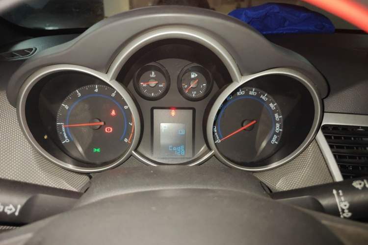 Used Chevrolet Cruze 2013 1.8L SE AT Instrument Cluster