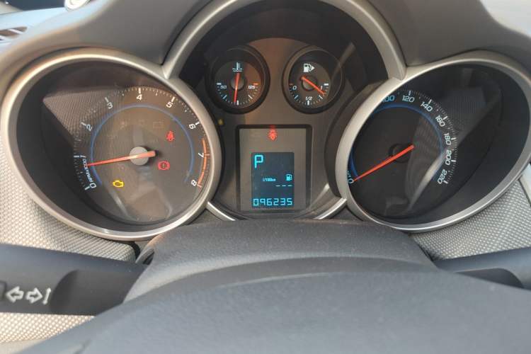Used Chevrolet Cruze 2013 1.8L SE AT Instrument Cluster