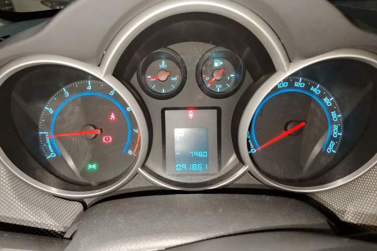 Used Chevrolet Cruze 2013 1.8L SE AT Instrument Cluster