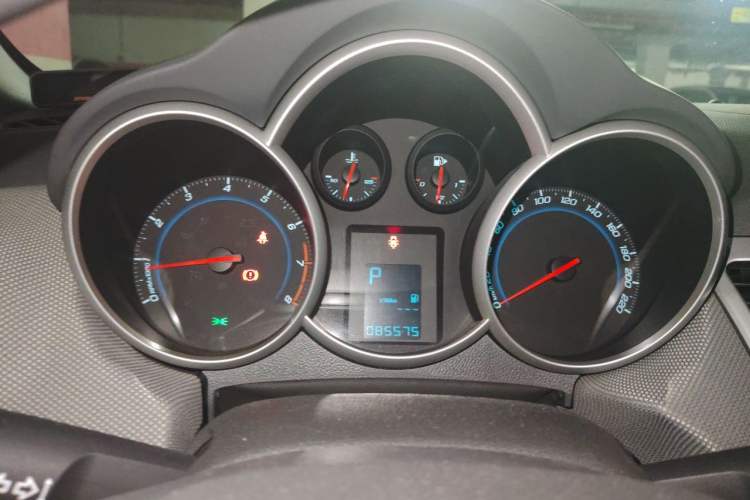 Used Chevrolet Cruze 2013 1.6L SE AT Instrument Cluster