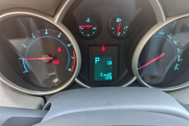 Used Chevrolet Cruze 2013 1.8L SE AT Instrument Cluster