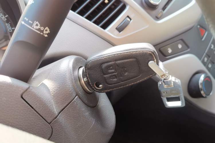 Used Chevrolet Cruze 2013 1.6L SL MT Interior 1