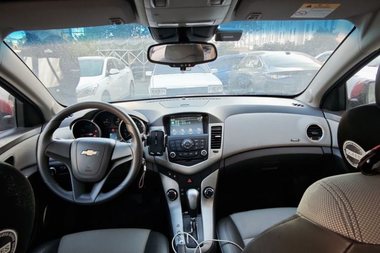Used Chevrolet Cruze 2013 1.8L SE AT Interior 1