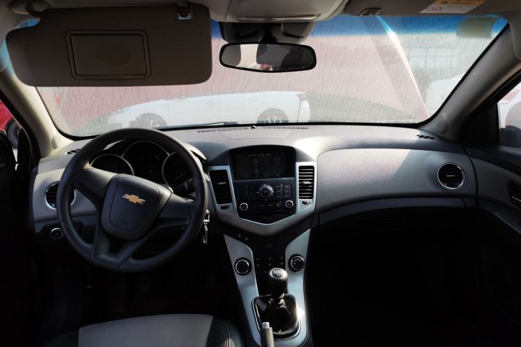 Used Chevrolet Cruze 2013 1.6L SL MT Interior 2