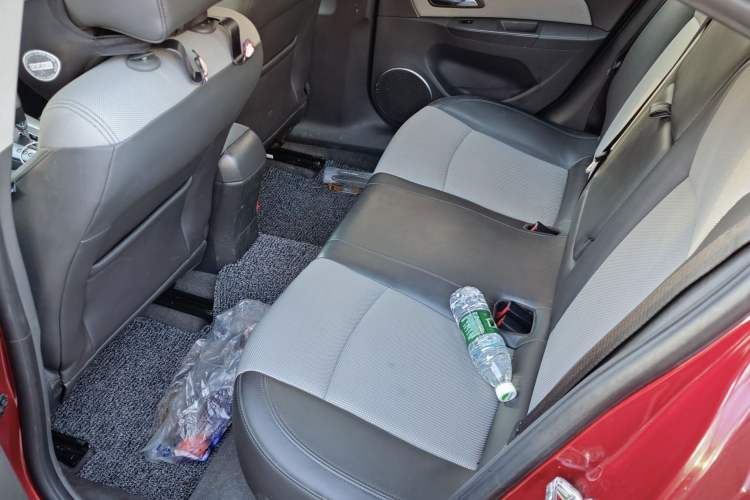 Used Chevrolet Cruze 2013 1.8L SE AT Interior 3