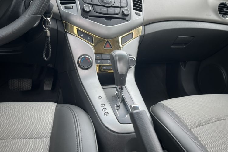 Used Chevrolet Cruze 2013 1.6L SL Grand Edition Automatic Interior 3