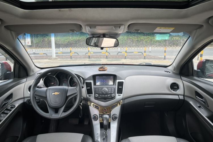 Used Chevrolet Cruze 2013 1.6L SL Grand Edition Automatic Interior 4